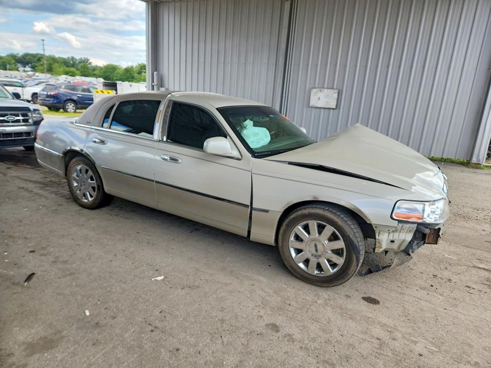 Продажа на аукционе авто 2004 Lincoln Town Car, vin: 1LNHM83W24Y665958, номер лота: 63156316