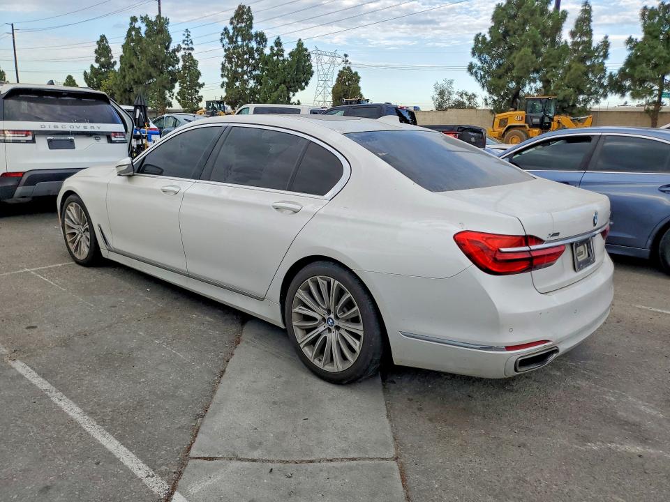 61810616 :رقم المزاد ، WBA7F2C53GG415098 vin ، 2016 Bmw 750 مزاد بيع