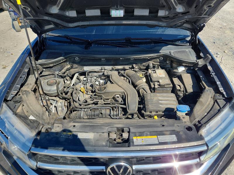 59303856 :رقم المزاد ، 3VV2X7B27NM044370 vin ، 2022 Volkswagen Taos مزاد بيع