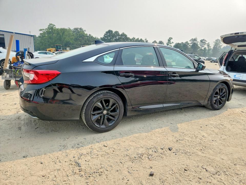 61837476 :رقم المزاد ، 1HGCV1F15JA266406 vin ، 2018 Honda Accord مزاد بيع