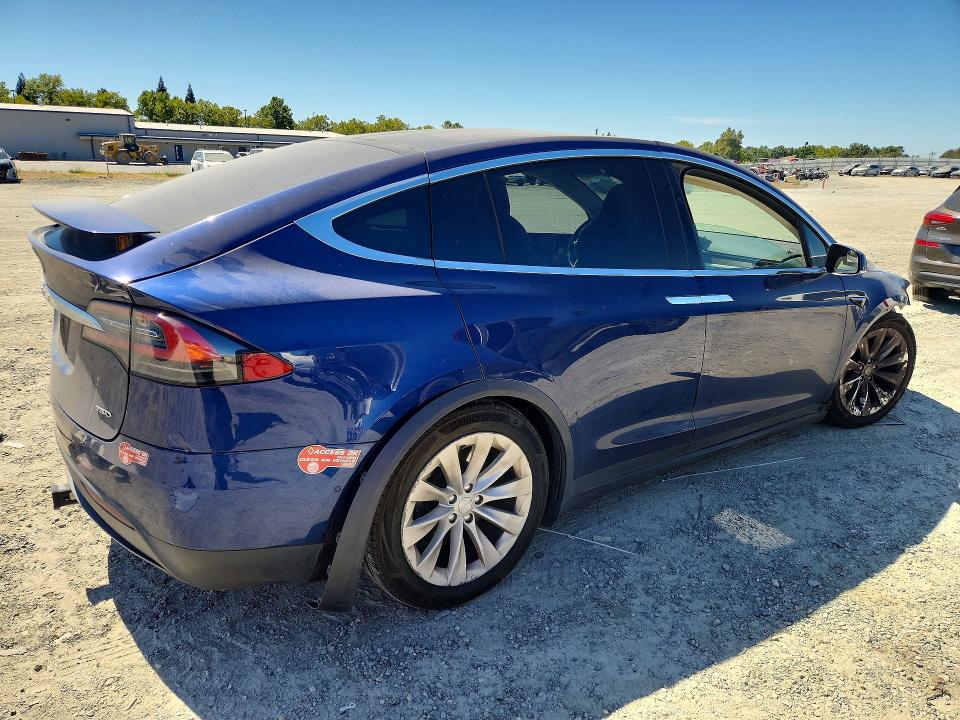 60068386 :رقم المزاد ، 5YJXCBE25HF068805 vin ، 2017 Tesla Model X مزاد بيع