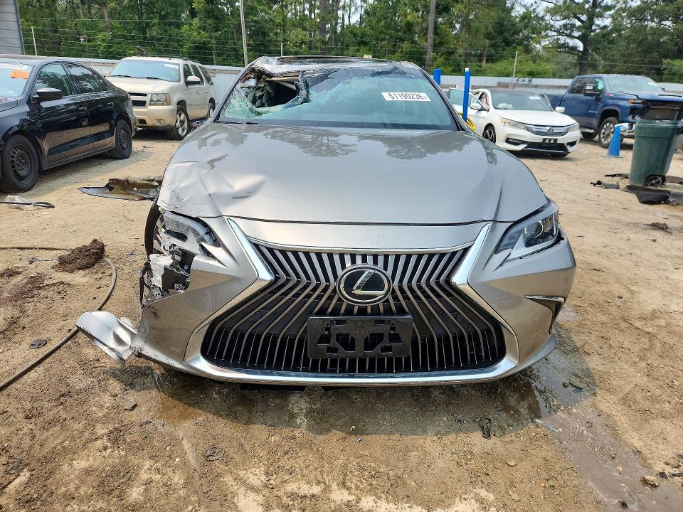 61190236 :رقم المزاد ، 58ABZ1B11KU008408 vin ، 2019 Lexus Es مزاد بيع