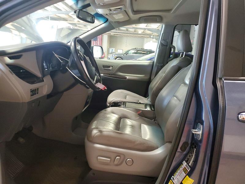 Auction sale of the 2017 Toyota Sienna, vin: 5TDYZ3DC5HS772887, lot number: 61165986