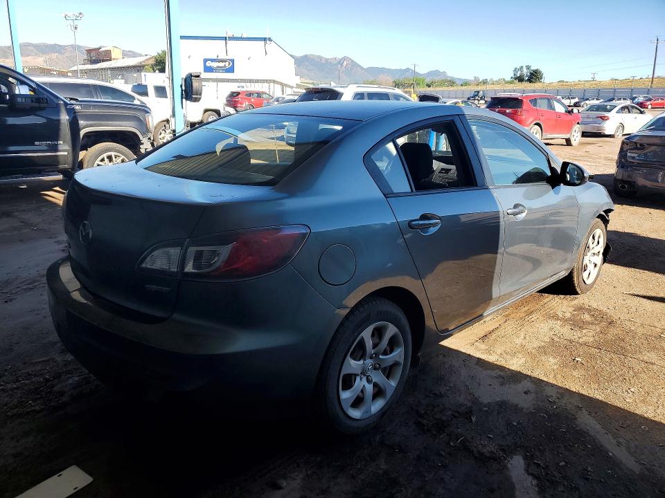 59737946 :رقم المزاد ، JM1BL1U70D1758188 vin ، 2013 Mazda 3 مزاد بيع
