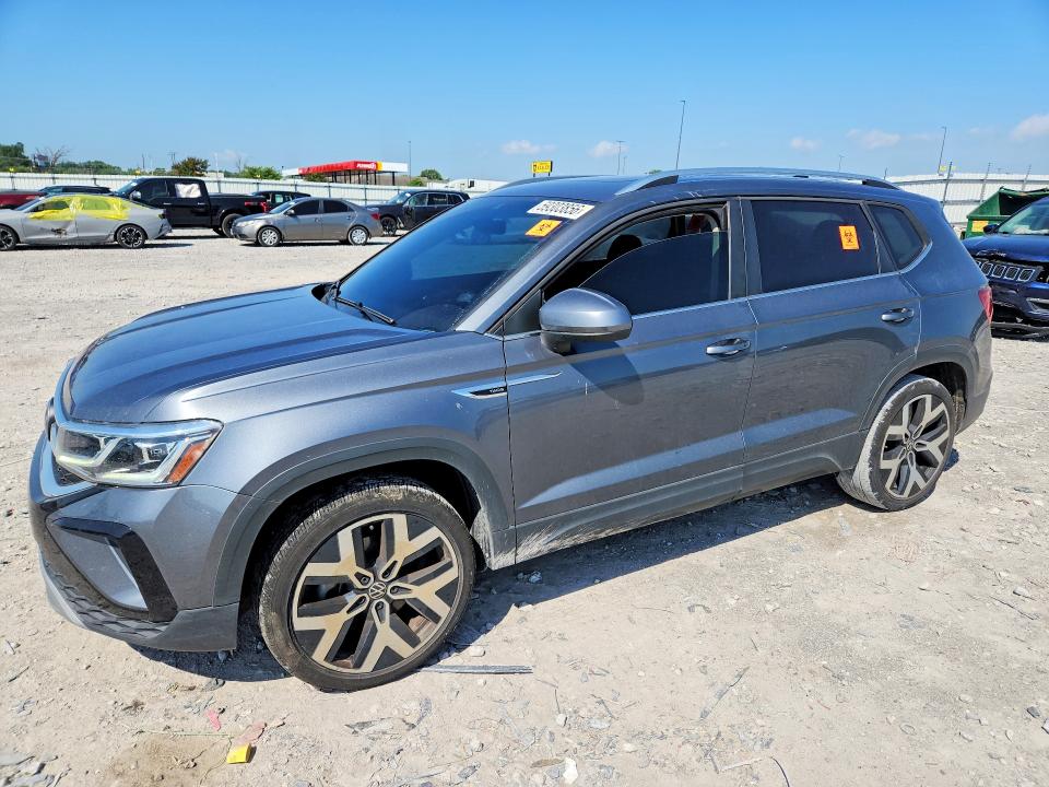 59303856 :رقم المزاد ، 3VV2X7B27NM044370 vin ، 2022 Volkswagen Taos مزاد بيع
