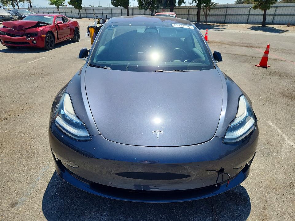 62113276 :رقم المزاد ، 5YJ3E1EA6JF077741 vin ، 2018 Tesla Model 3 مزاد بيع