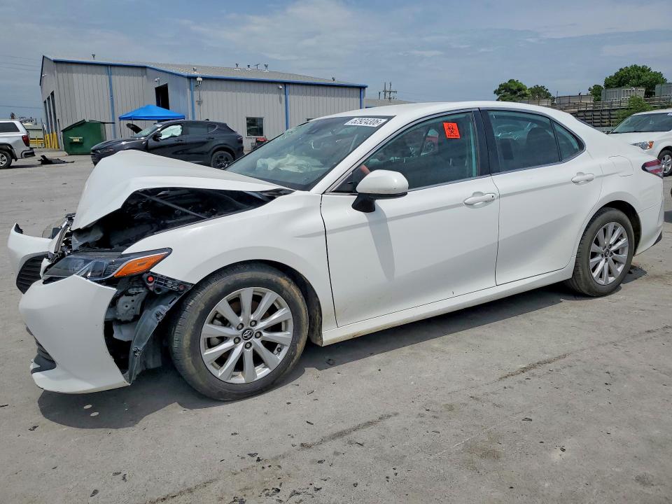 62924306 :رقم المزاد ، 4T1C11AK9LU346900 vin ، 2020 Toyota Camry مزاد بيع