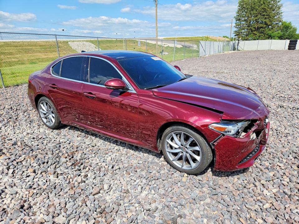 62466356 :رقم المزاد ، ZARFAEDN1H7561231 vin ، 2017 Alfa Romeo Giulia مزاد بيع