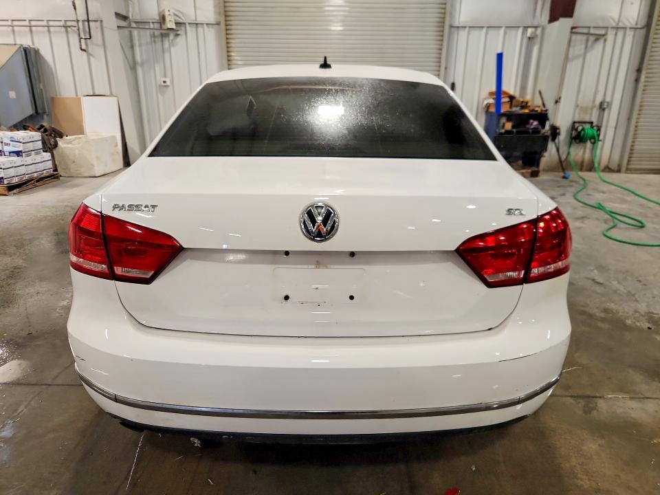 62124256 :رقم المزاد ، 1VWCH7A38CC040110 vin ، 2012 Volkswagen Passat مزاد بيع