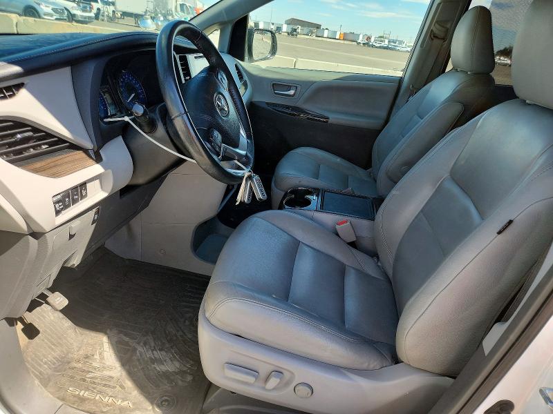 62697796 :رقم المزاد ، 5TDDZ3DC2HS157020 vin ، 2017 Toyota Sienna مزاد بيع