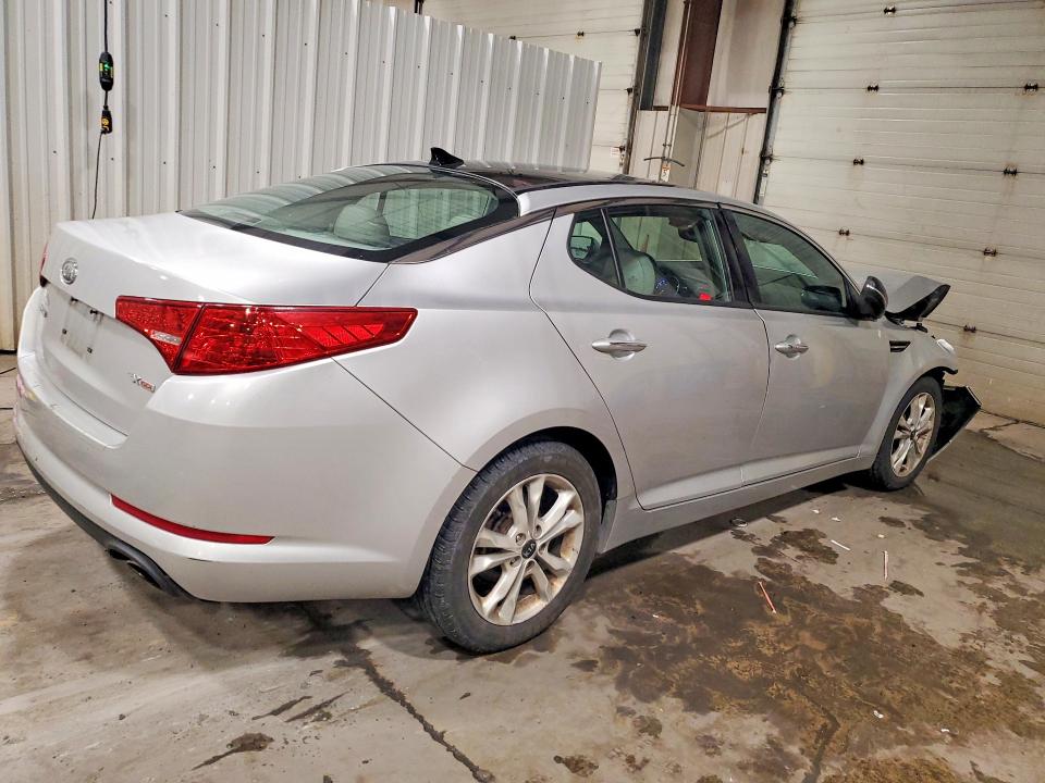 2011 Kia Optima მანქანა იყიდება აუქციონზე, vin: KNAGN4A70B5121472, აუქციონის ნომერი: 62581786