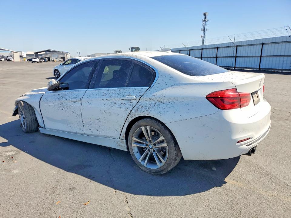 61614306 :رقم المزاد ، WBA8B9G54JNV00196 vin ، 2018 Bmw 330 مزاد بيع