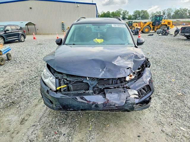 2018 Volkswagen Tiguan მანქანა იყიდება აუქციონზე, vin: WVGAV7AX0JK002679, აუქციონის ნომერი: 58727466