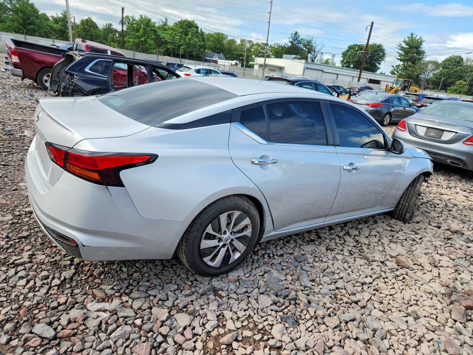 62331136 :رقم المزاد ، 1N4BL4BV7MN365063 vin ، 2021 Nissan Altima مزاد بيع