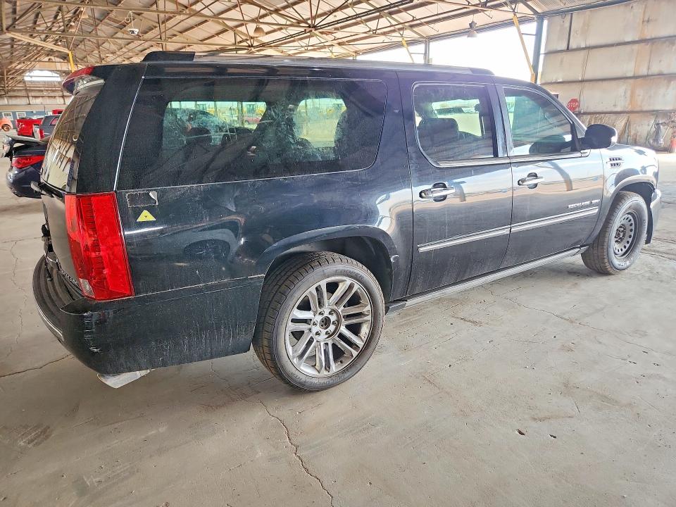 2011 Cadillac Escalade მანქანა იყიდება აუქციონზე, vin: 1GYS4KEF3BR400374, აუქციონის ნომერი: 61120896