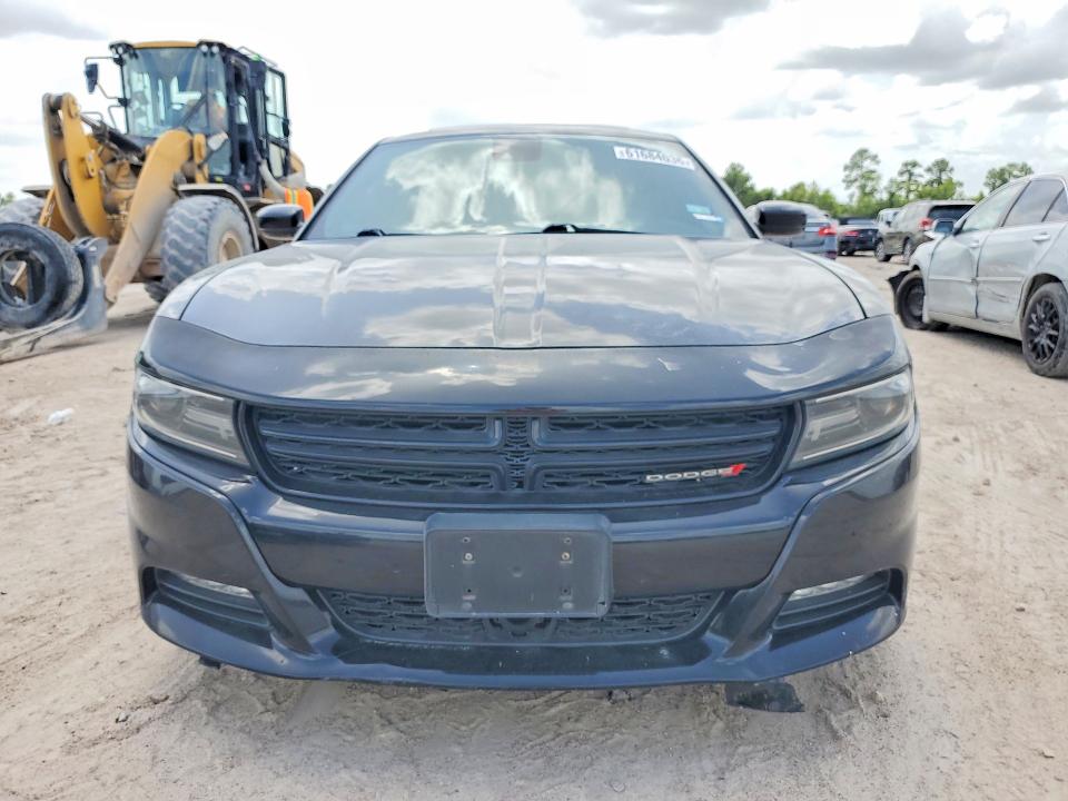 61684036 :رقم المزاد ، 2C3CDXCT5FH826402 vin ، 2015 Dodge Charger مزاد بيع