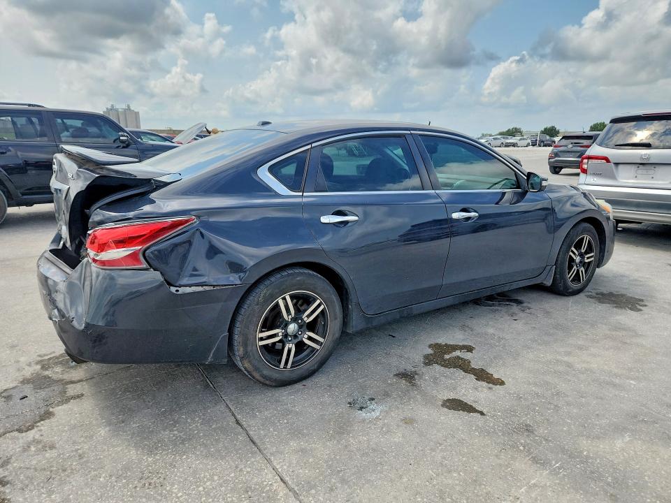 2015 Nissan Altima მანქანა იყიდება აუქციონზე, vin: 1N4AL3AP3FN348417, აუქციონის ნომერი: 63231376