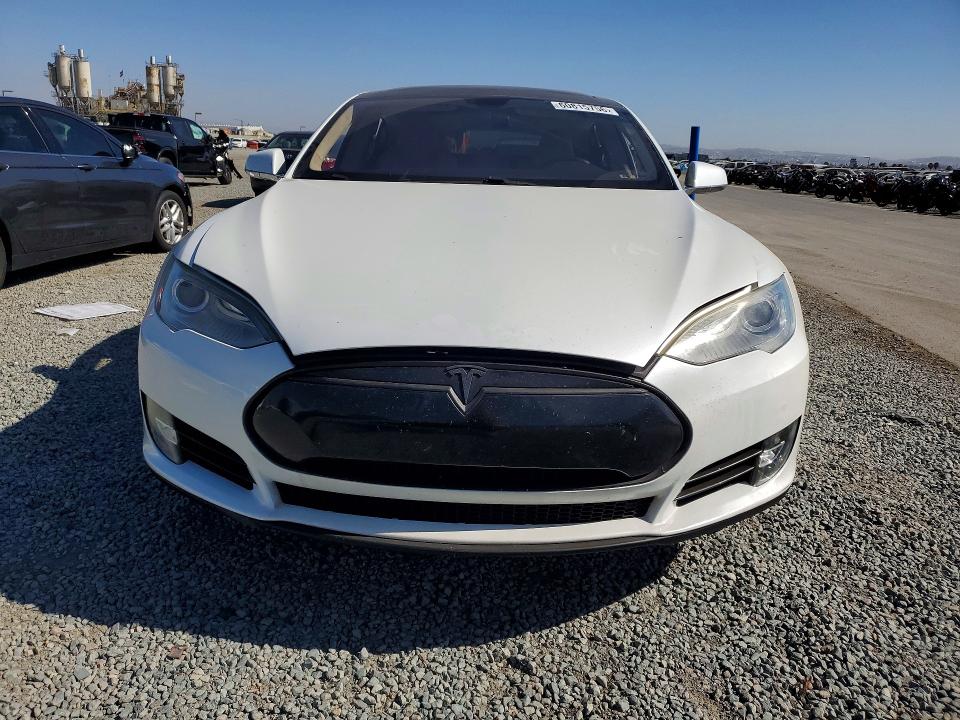 60815756 :رقم المزاد ، 5YJSA1DP9DFP13098 vin ، 2013 Tesla Model S مزاد بيع
