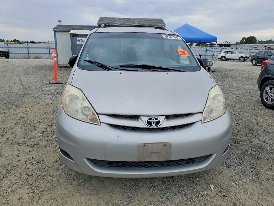 60900576 :رقم المزاد ، 5TDKK4CCXAS316553 vin ، 2010 Toyota Sienna مزاد بيع