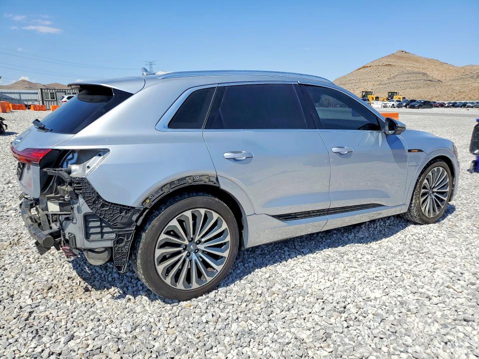 Продаж на аукціоні авто 2019 Audi E-tron, vin: WA1VAAGE4KB020182, номер лоту: 62319226