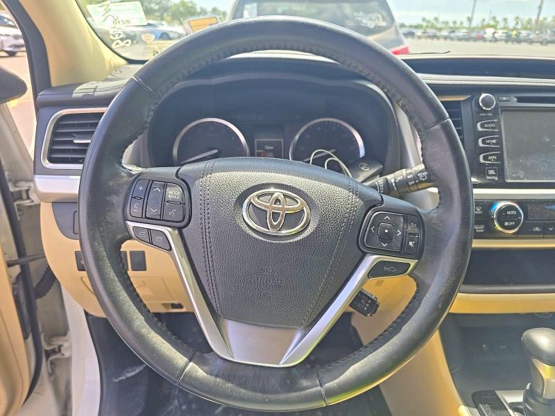 2015 Toyota Highlander მანქანა იყიდება აუქციონზე, vin: 5TDYKRFH9FS097073, აუქციონის ნომერი: 61456076