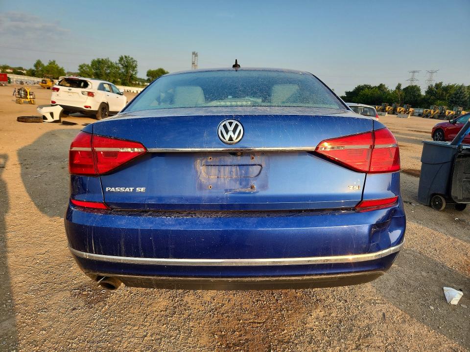 Продажа на аукционе авто 2016 Volkswagen Passat, vin: 1VWBT7A37GC015988, номер лота: 61772036