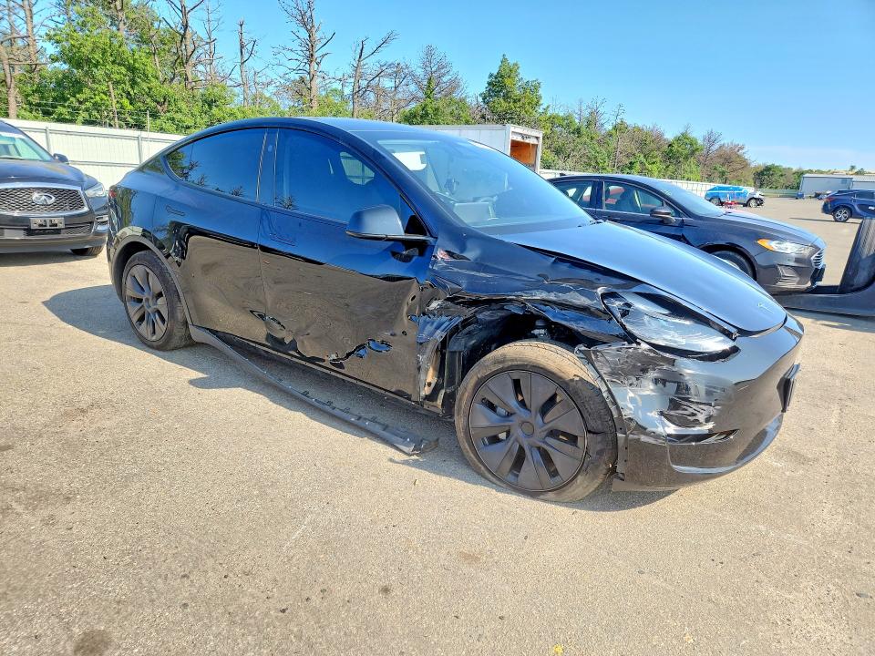 61941146 :رقم المزاد ، 7SAYGDEE6SF300000 vin ، 2025 Tesla Model Y مزاد بيع