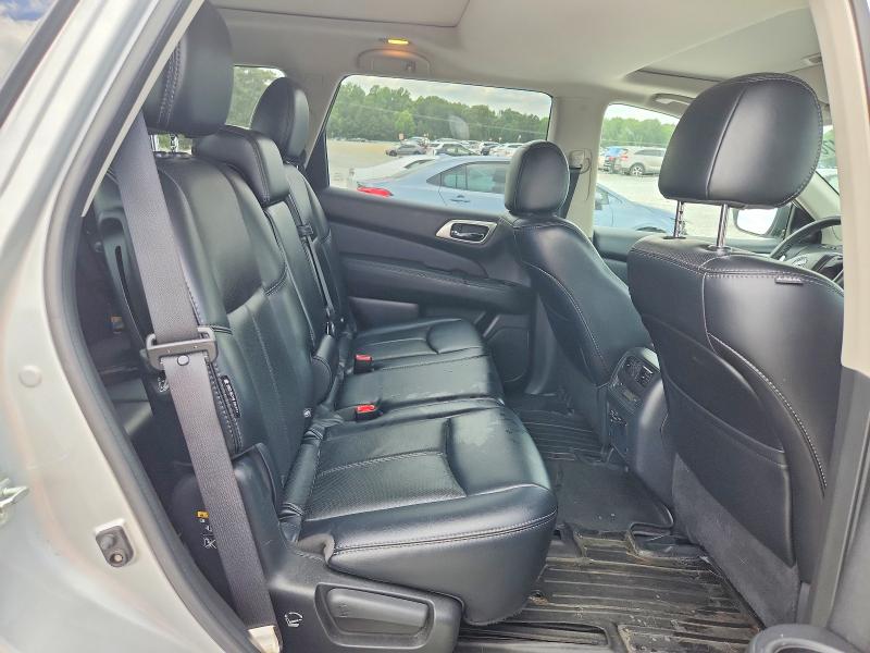 62089476 :رقم المزاد ، 5N1DR2MN9JC626778 vin ، 2018 Nissan Pathfinder مزاد بيع