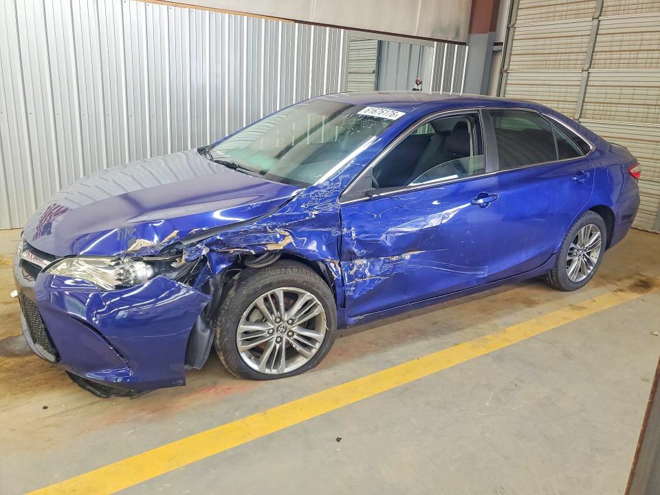 61676176 :رقم المزاد ، 4T1BF1FK4FU953037 vin ، 2015 Toyota Camry مزاد بيع