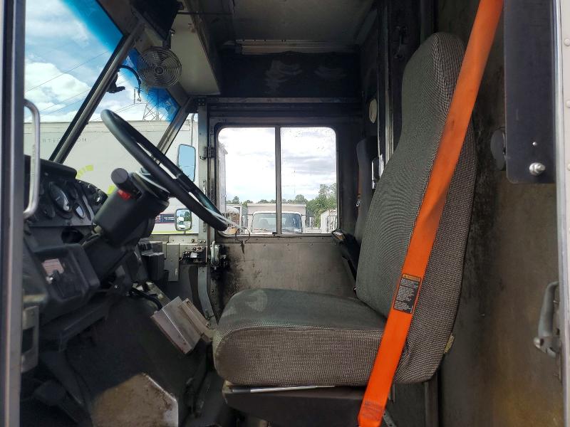 Продажа на аукционе авто 2001 Freightliner Mt45 Chassis, vin: 4UZAANBWX1CH52853, номер лота: 61421026