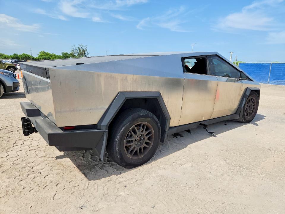 60715036 :رقم المزاد ، 7G2CEHED7SA072420 vin ، 2025 Tesla Cybertruck مزاد بيع