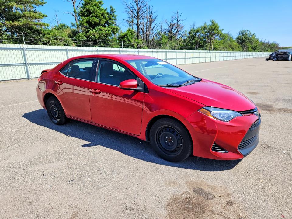 61751266 :رقم المزاد ، 2T1BURHE5JC068044 vin ، 2018 Toyota Corolla مزاد بيع