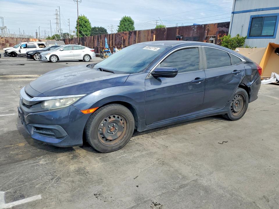 60842716 :رقم المزاد ، 2HGFC2F57JH520243 vin ، 2018 Honda Civic مزاد بيع