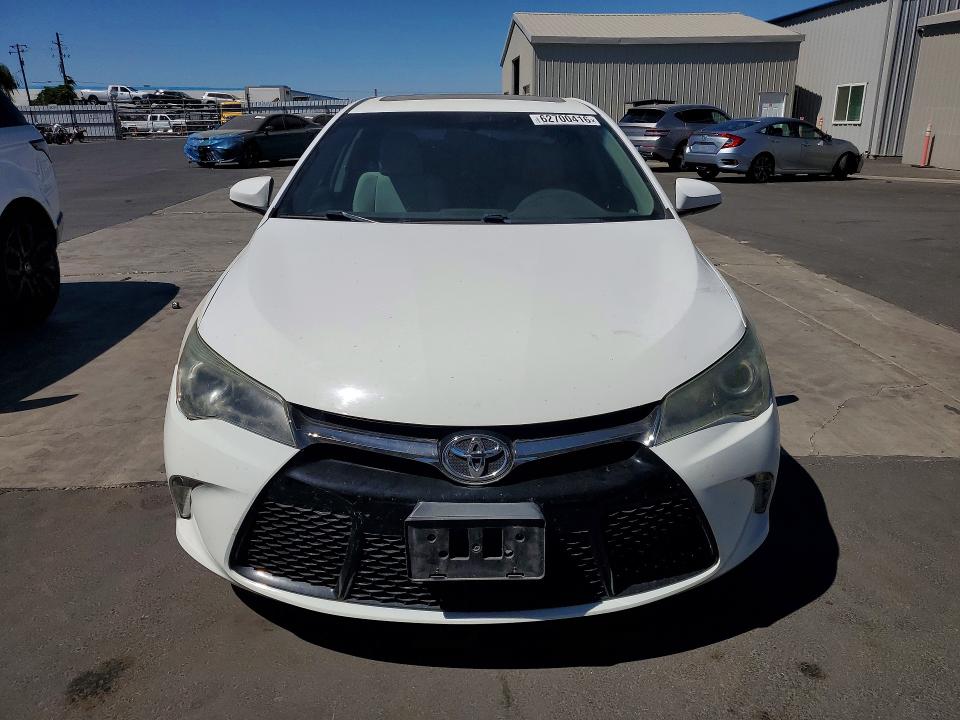 62700416 :رقم المزاد ، 4T1BF1FKXHU323090 vin ، 2017 Toyota Camry مزاد بيع