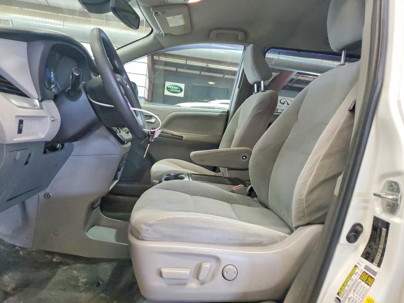 61739666 :رقم المزاد ، 5TDKZ3DC1JS944814 vin ، 2018 Toyota Sienna مزاد بيع