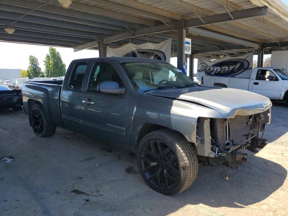 60486406 :رقم المزاد ، 1GCRCSE01BZ162740 vin ، 2011 Chevrolet Silverado مزاد بيع