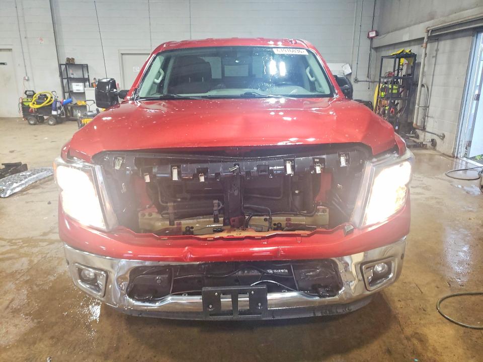 61916036 :رقم المزاد ، 1N6AA1E58HN543572 vin ، 2017 Nissan Titan مزاد بيع