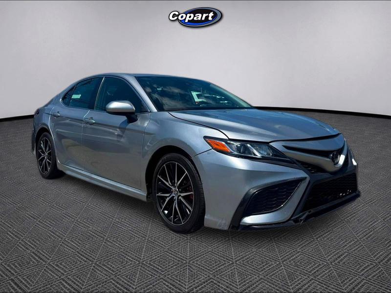 63116726 :رقم المزاد ، 4T1G11AK3MU604122 vin ، 2021 Toyota Camry مزاد بيع