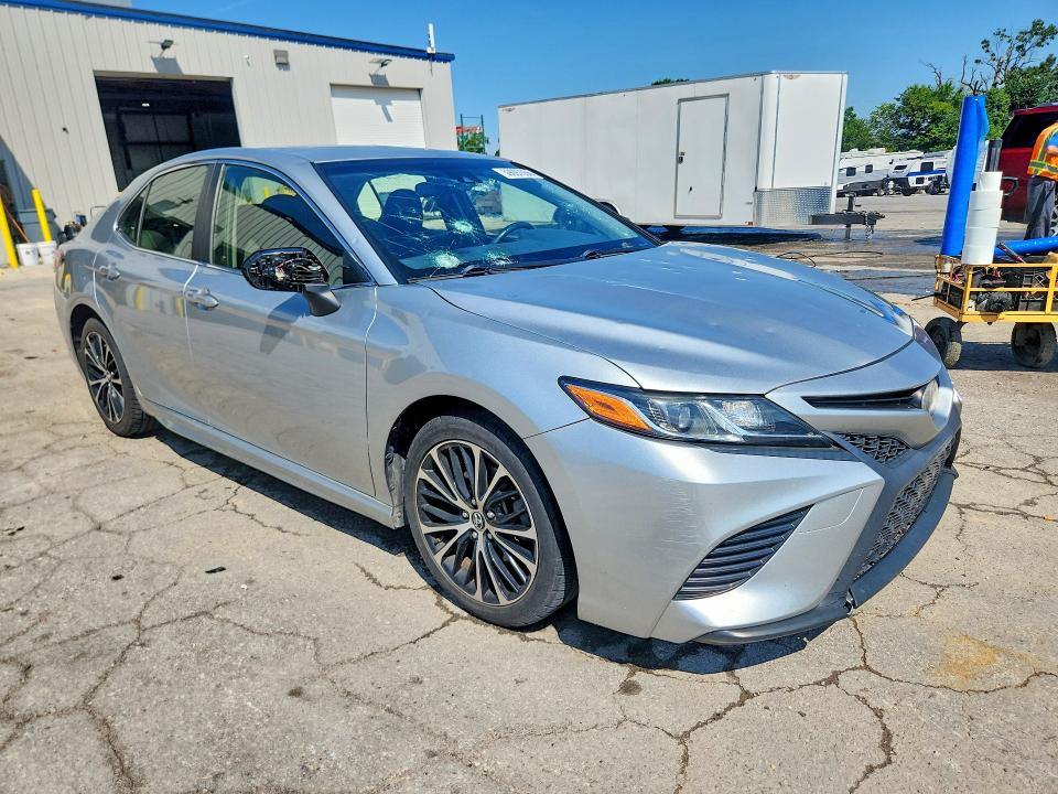 59097056 :رقم المزاد ، JTNB11HK3J3025276 vin ، 2018 Toyota Camry مزاد بيع