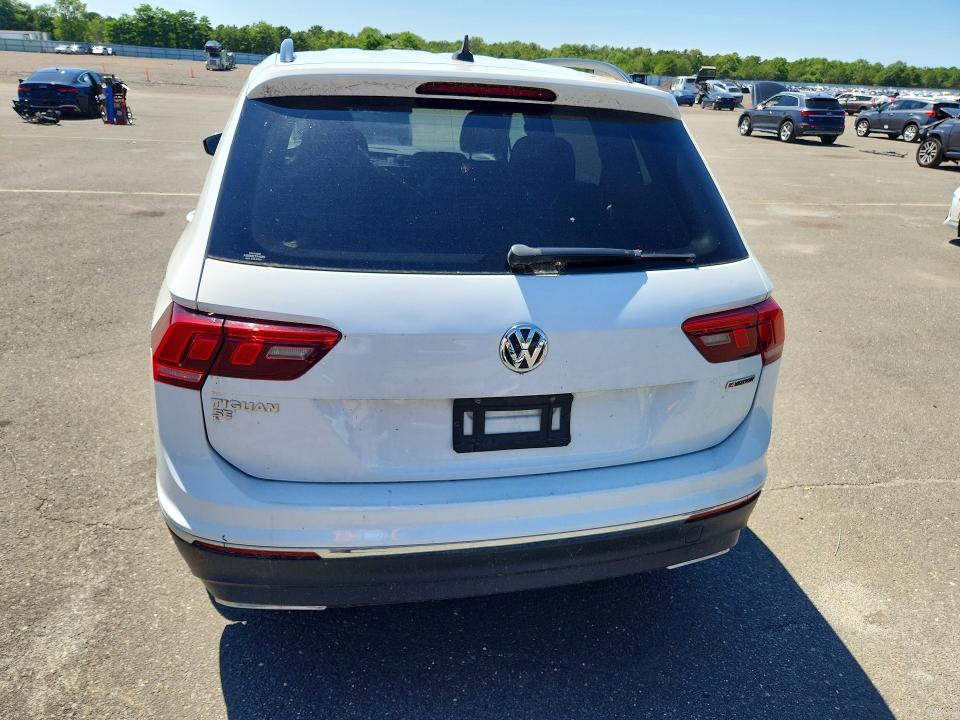 61885776 :رقم المزاد ، 3VV2B7AX6LM115115 vin ، 2020 Volkswagen Tiguan مزاد بيع