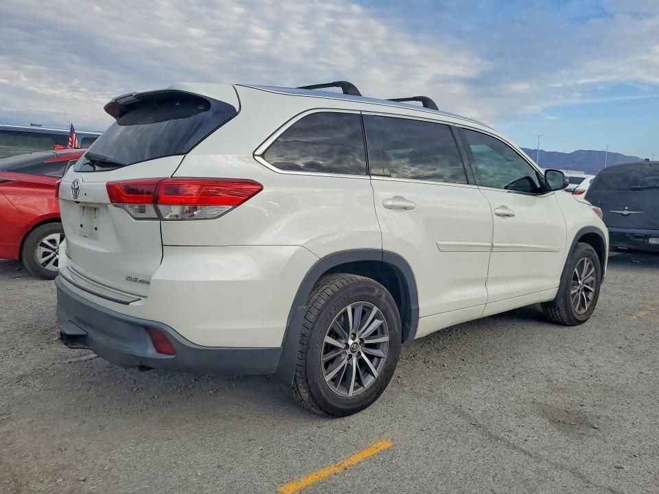 Продаж на аукціоні авто 2017 Toyota Highlander, vin: 5TDJZRFH8HS515428, номер лоту: 61114746