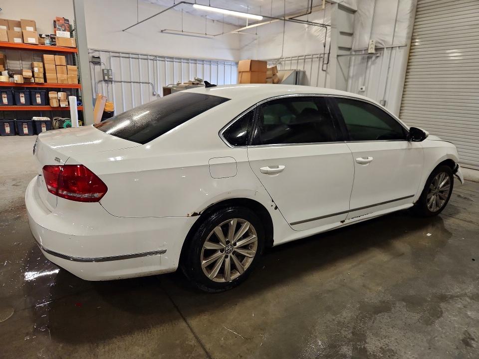 62124256 :رقم المزاد ، 1VWCH7A38CC040110 vin ، 2012 Volkswagen Passat مزاد بيع