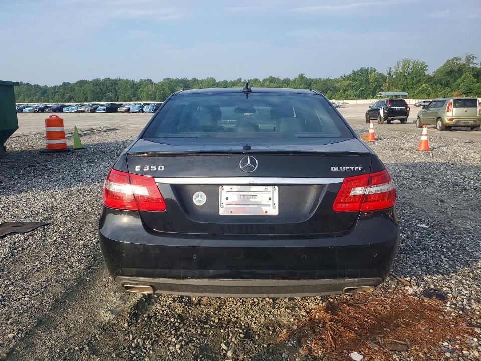 60030806 :رقم المزاد ، WDDHF2EB6BA455817 vin ، 2011 Mercedes-benz E مزاد بيع