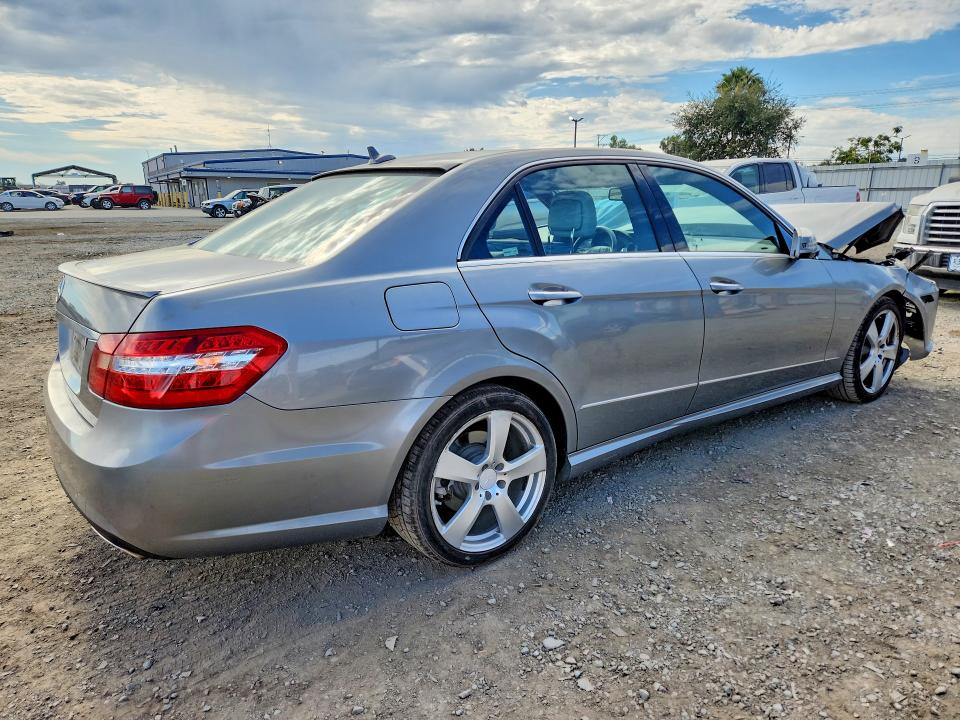 61334606 :رقم المزاد ، WDDHF5GB5BA328006 vin ، 2011 Mercedes-benz E مزاد بيع