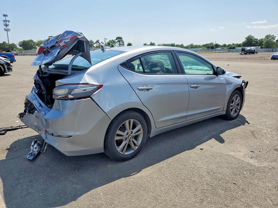 63163756 :رقم المزاد ، 5NPD84LF6HH114505 vin ، 2017 Hyundai Elantra مزاد بيع