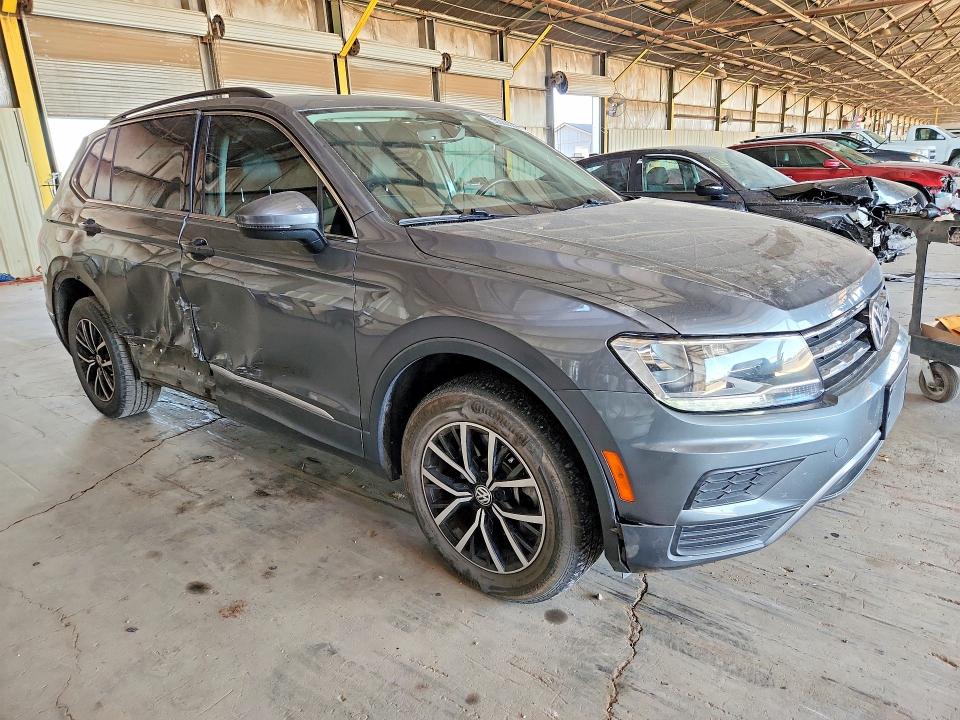59300036 :رقم المزاد ، 3VV2B7AXXMM048116 vin ، 2021 Volkswagen Tiguan مزاد بيع
