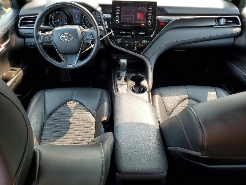 62956486 :رقم المزاد ، 4T1G11AKXNU627723 vin ، 2022 Toyota Camry مزاد بيع