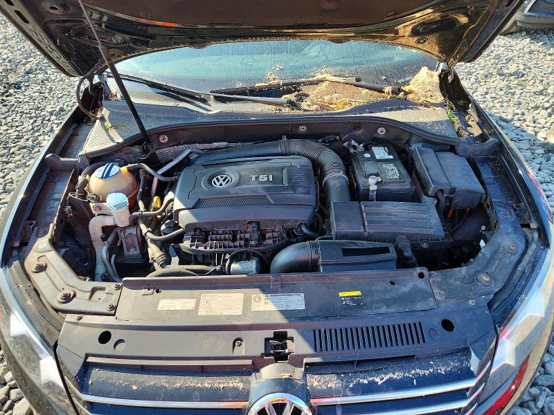 60677136 :رقم المزاد ، 1VWBT7A38FC003184 vin ، 2015 Volkswagen Passat مزاد بيع