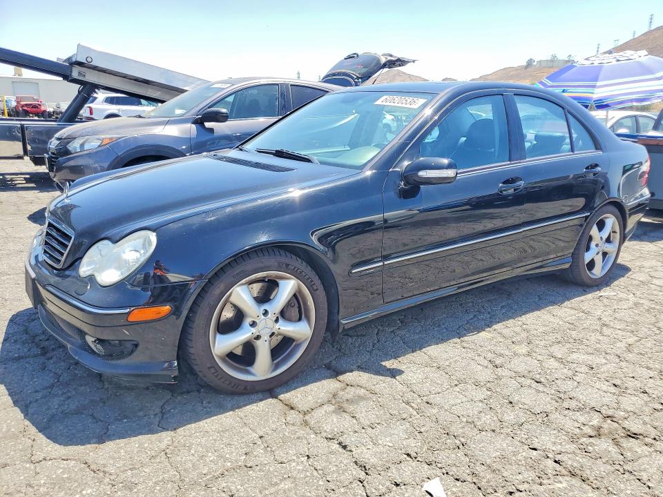 60620536 :رقم المزاد ، WDBRF40J05F713926 vin ، 2005 Mercedes-benz C مزاد بيع