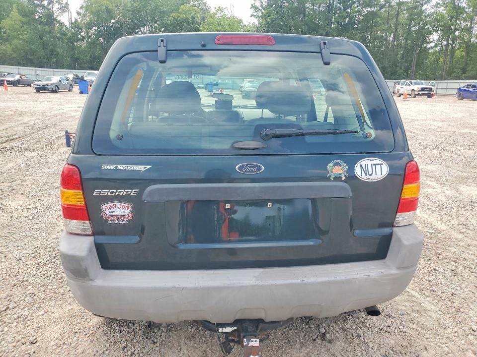 61758366 :رقم المزاد ، 1FMCU92174DA15276 vin ، 2004 Ford Escape مزاد بيع